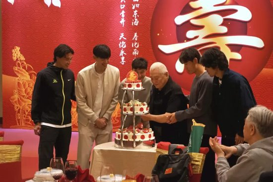 专业拥有相当不错的游戏实力。服务